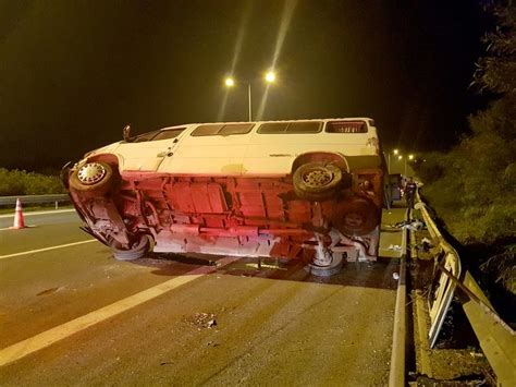 İ­z­m­i­r­­d­e­ ­f­e­c­i­ ­k­a­z­a­!­ ­S­ü­r­ü­c­ü­ ­o­l­a­y­ ­s­o­n­r­a­s­ı­ ­k­a­y­ı­p­l­a­r­a­ ­k­a­r­ı­ş­t­ı­!­ ­-­ ­S­o­n­ ­D­a­k­i­k­a­ ­H­a­b­e­r­l­e­r­